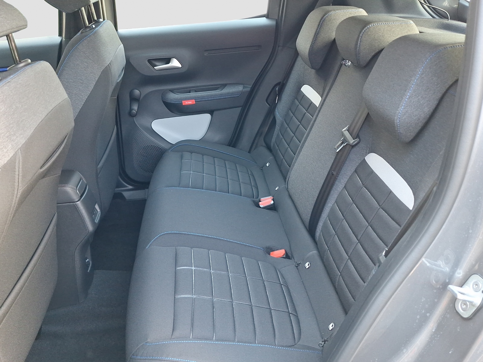 CITROEN C3 1.2 Hybrid Plus-image-10
