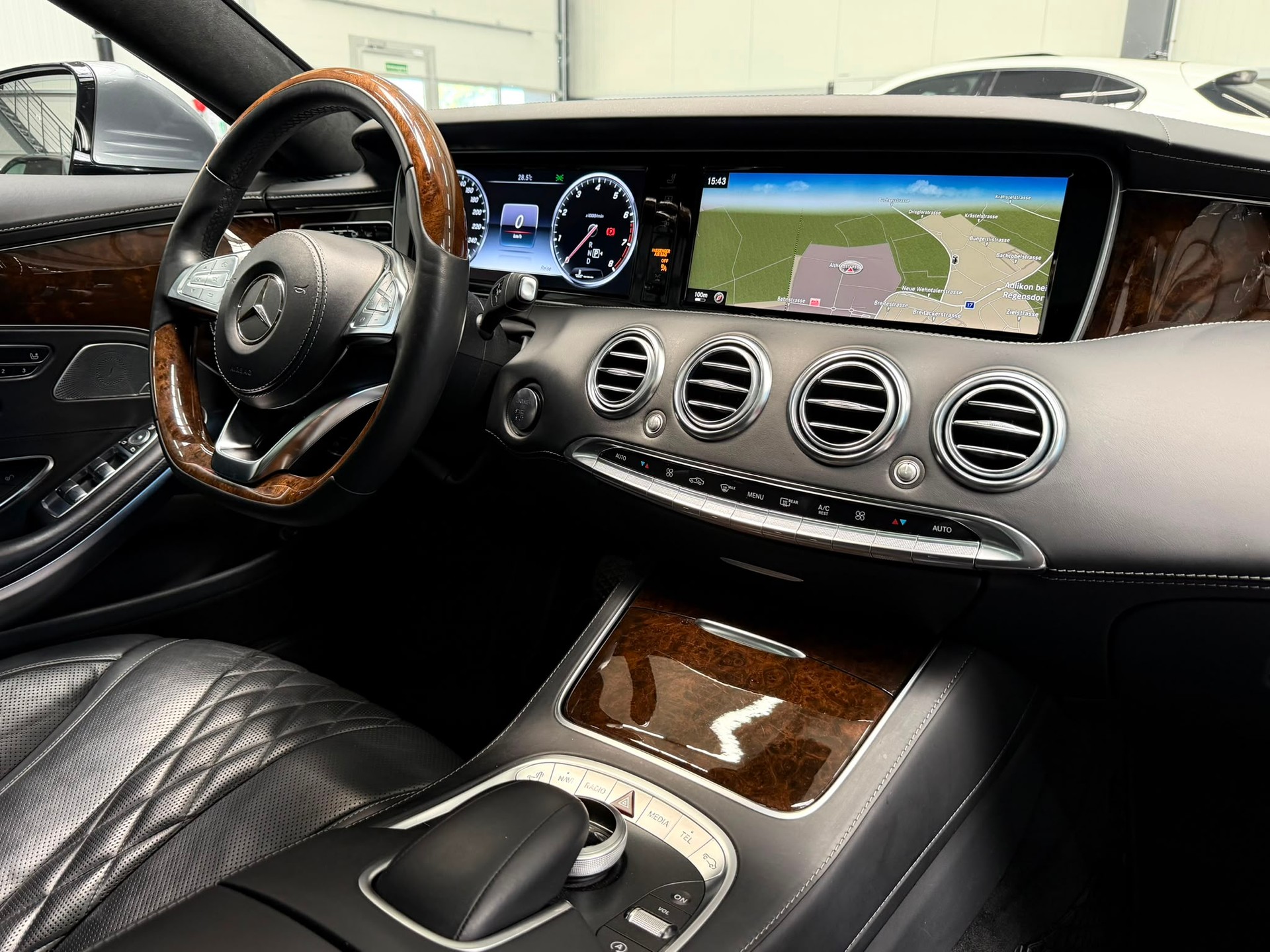 MERCEDES-BENZ S 500 Coupé 4Matic 7G-Tronic-image-29