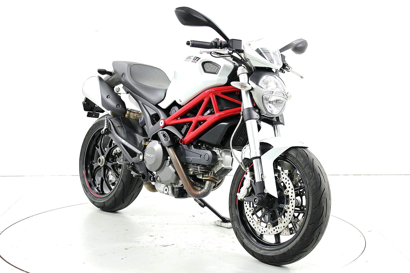 DUCATI Monster 796 ABS-showroom-element-1