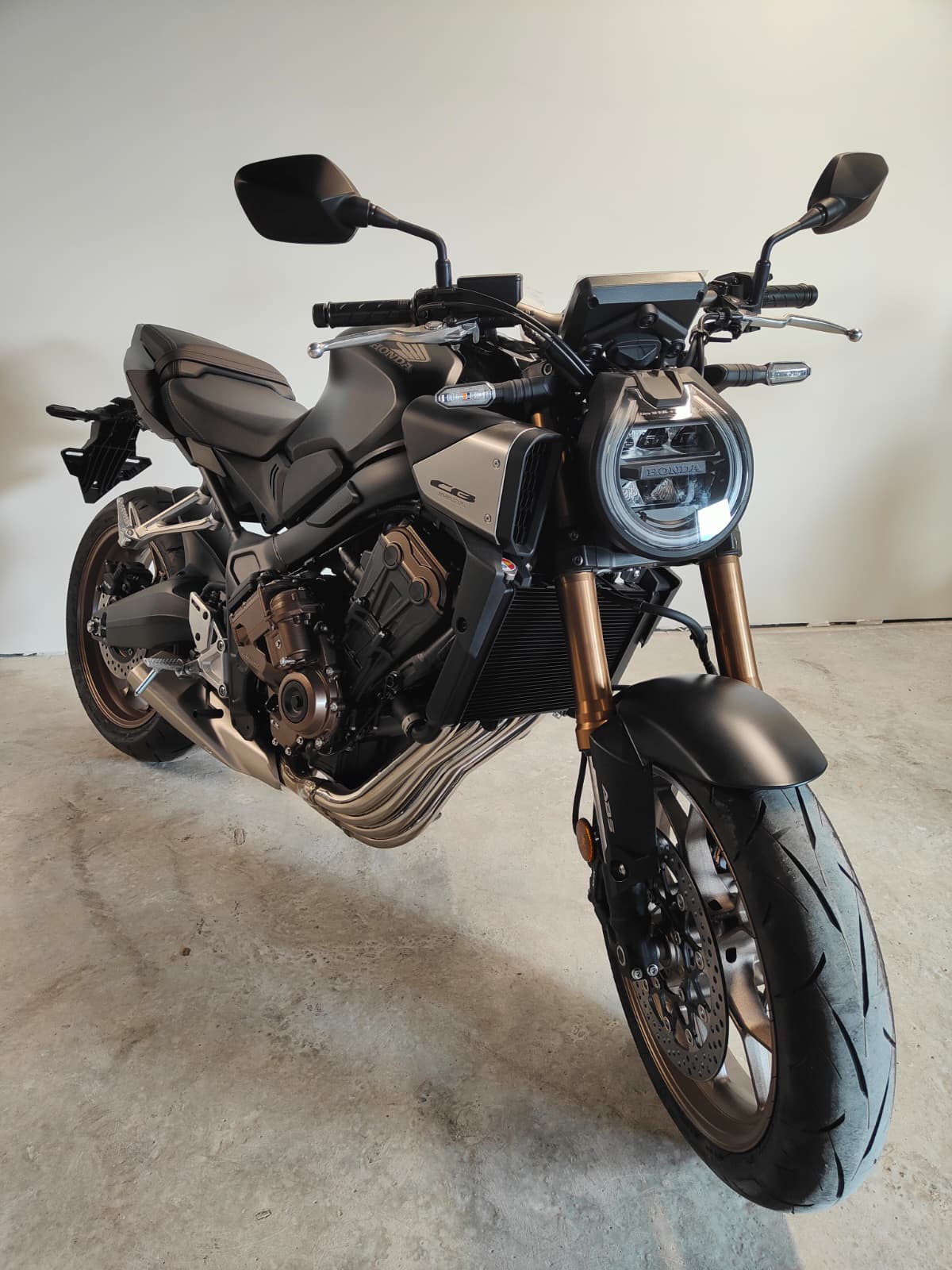 HONDA CB 650 R E-Clutch-showroom-element-1