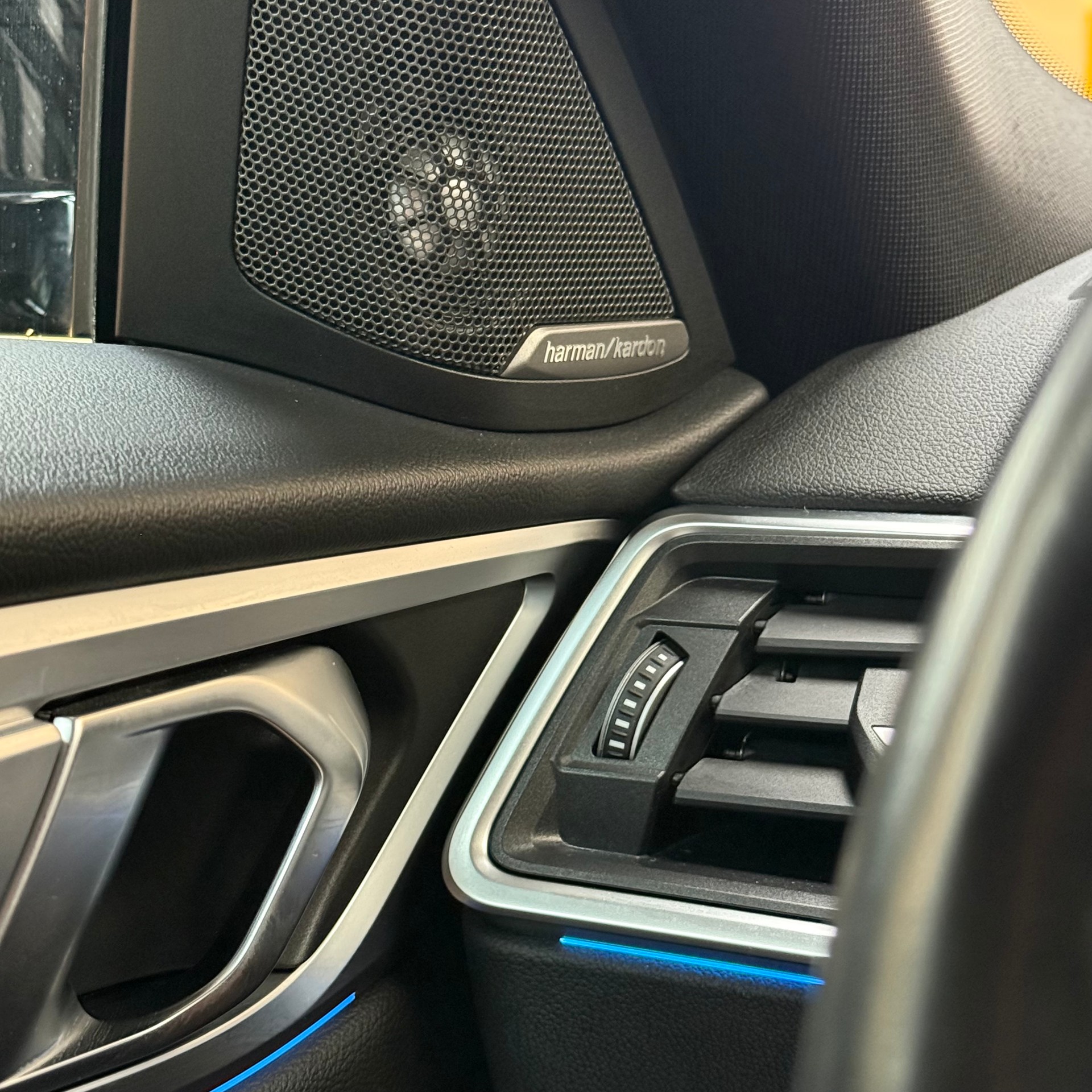 BMW i4 eDrive 40 M Sport Swiss-image-23