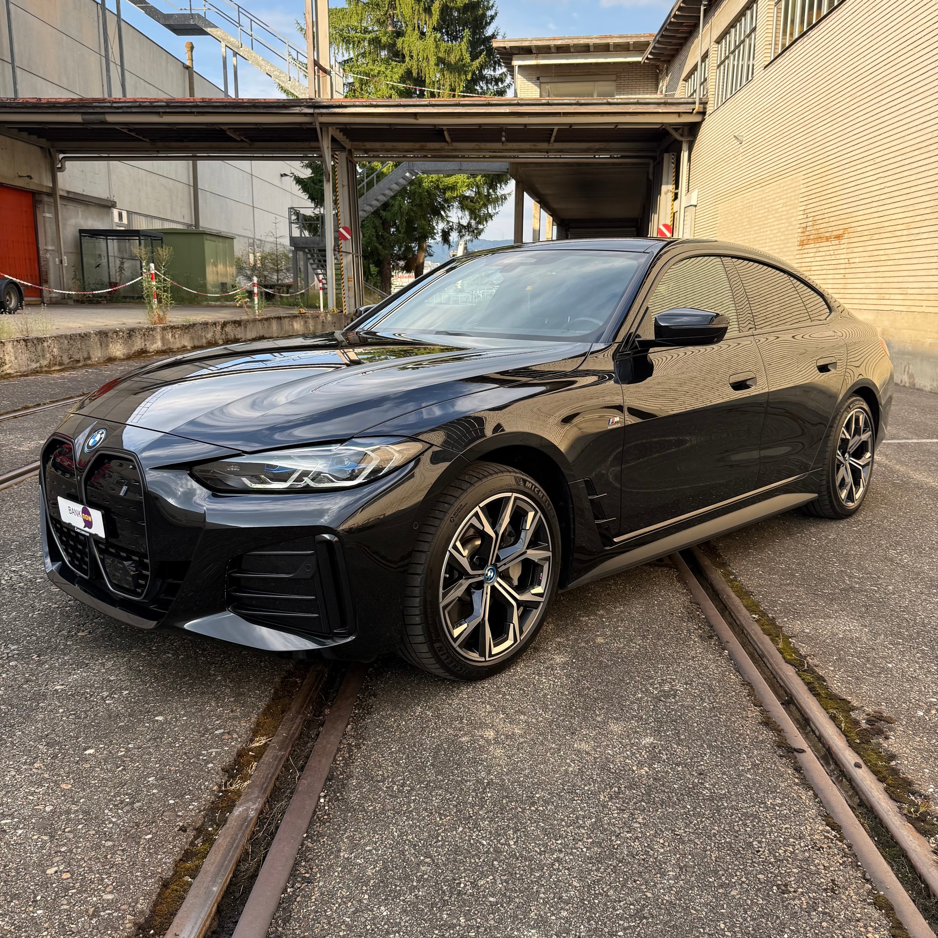 BMW i4 eDrive 40 M Sport Swiss-image-2