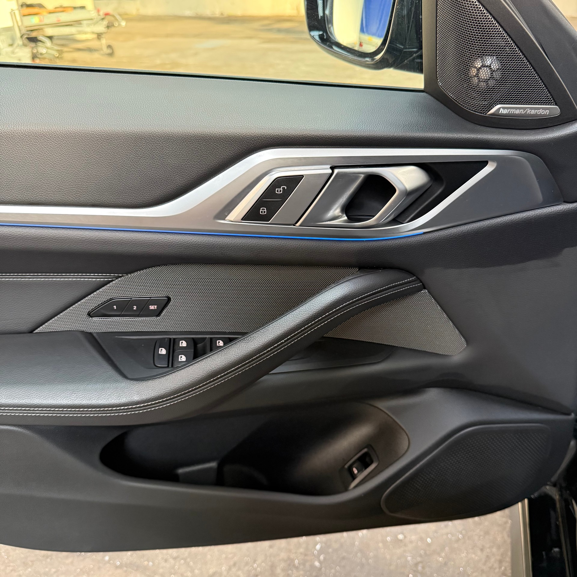 BMW i4 eDrive 40 M Sport Swiss-image-29