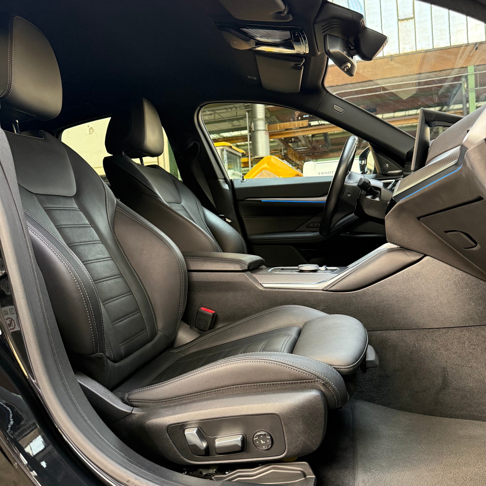 BMW i4 eDrive 40 M Sport Swiss-image-16