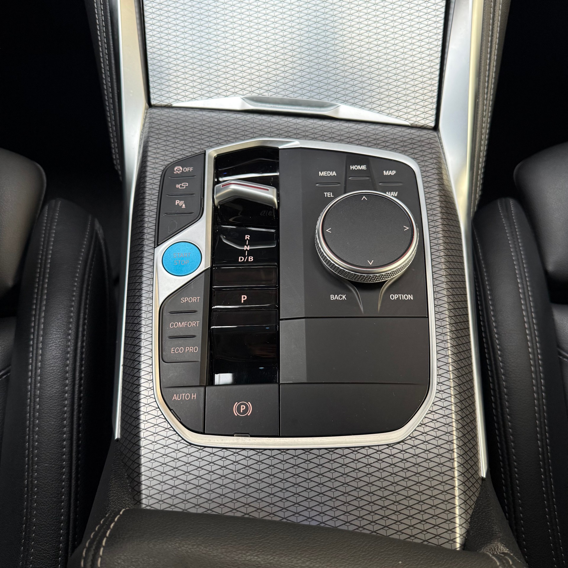 BMW i4 eDrive 40 M Sport Swiss-image-14