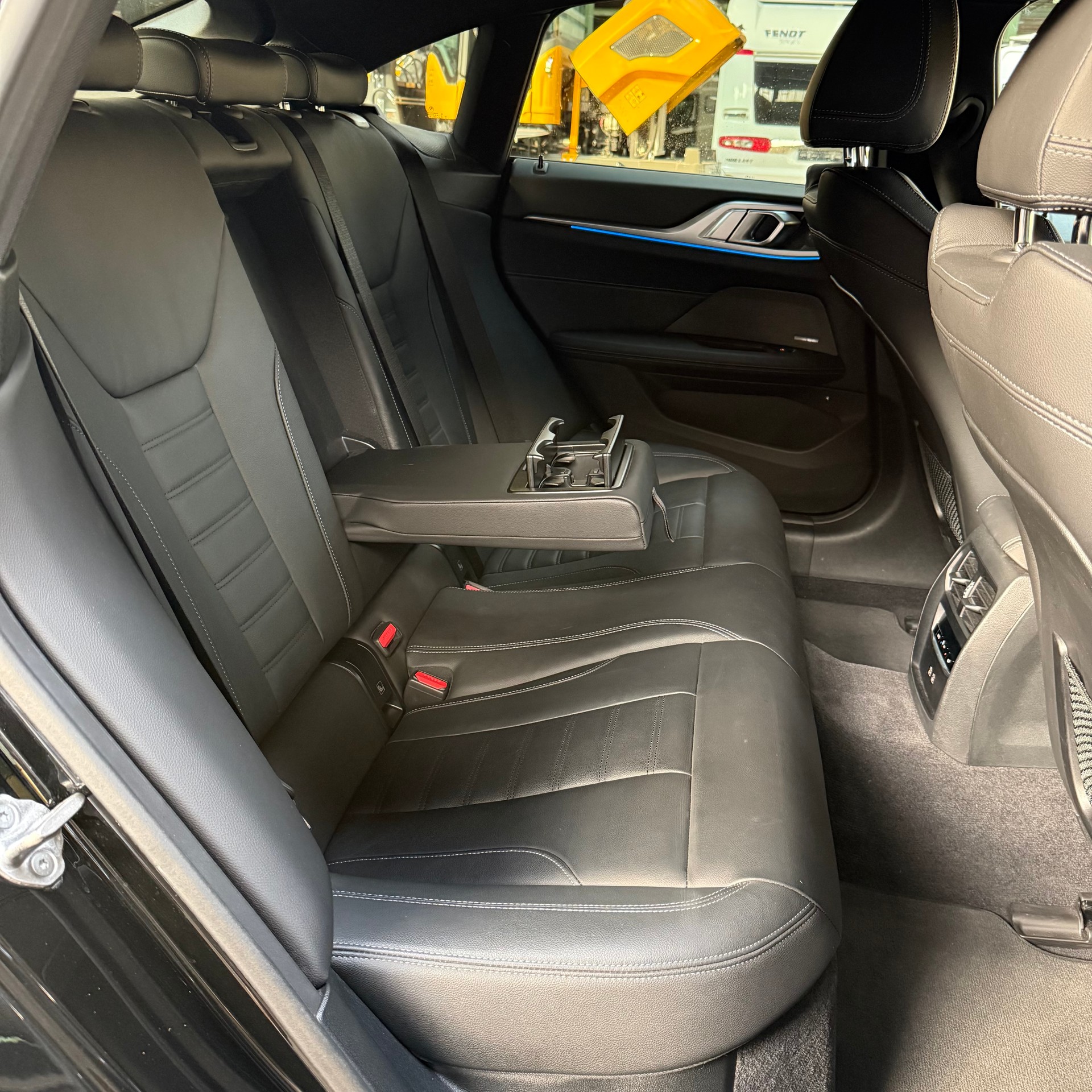 BMW i4 eDrive 40 M Sport Swiss-image-12