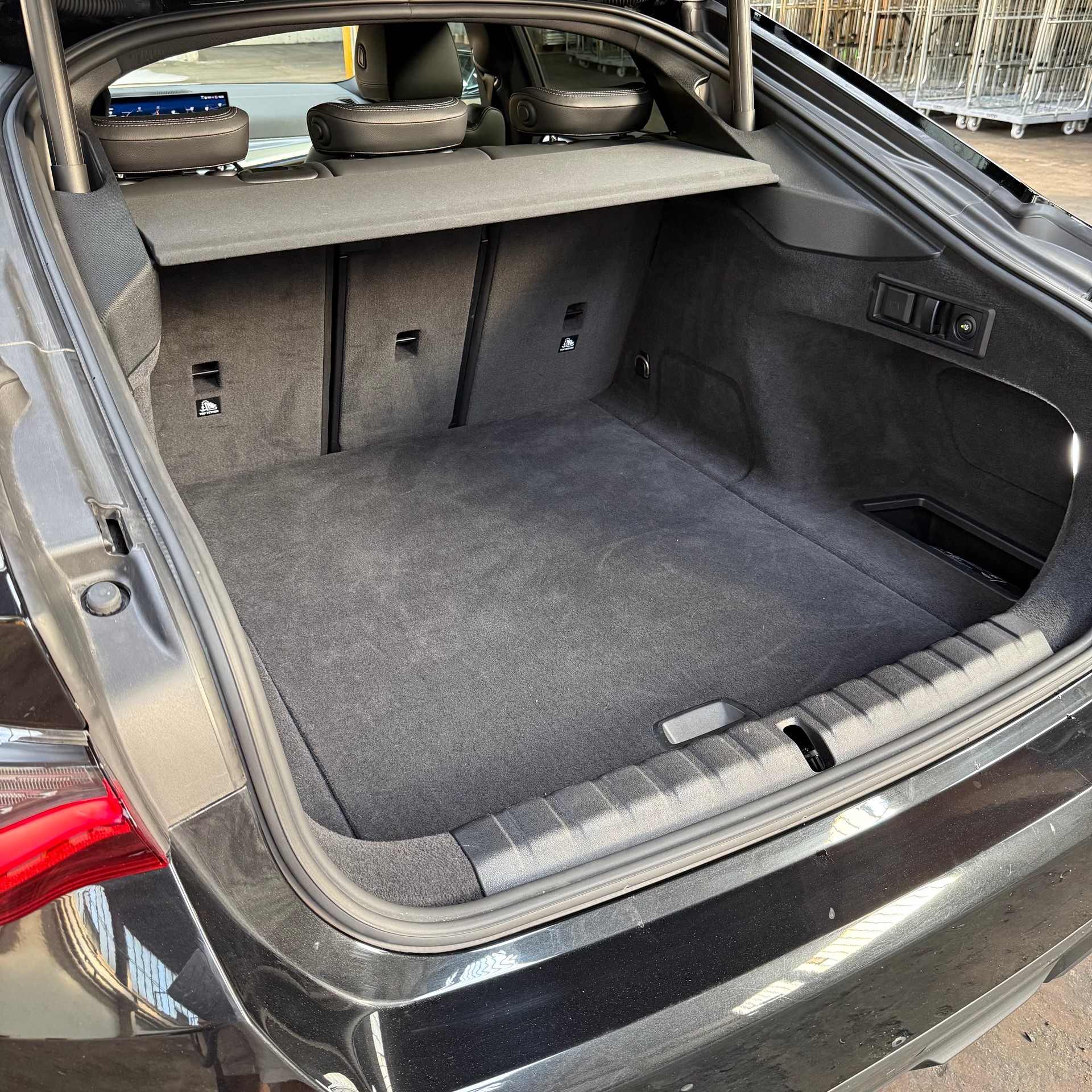 BMW i4 eDrive 40 M Sport Swiss-image-18
