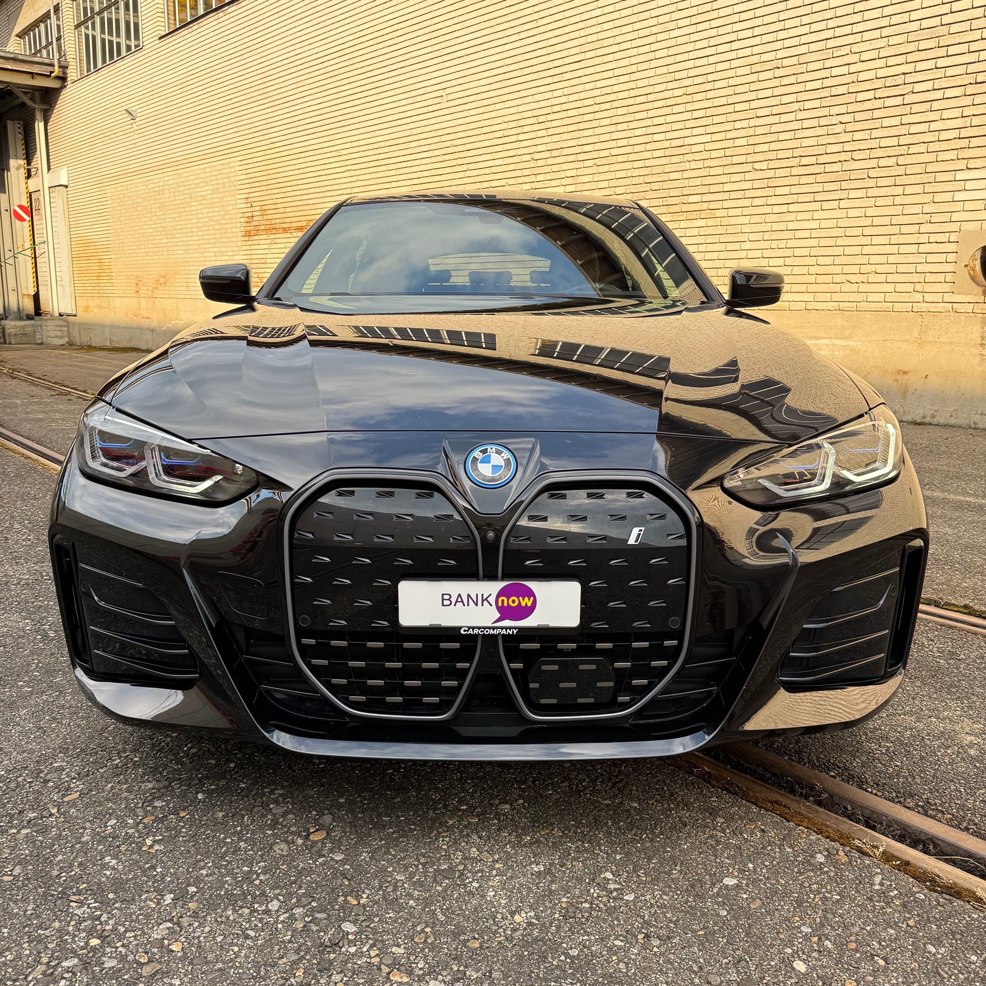BMW i4 eDrive 40 M Sport Swiss-image-1
