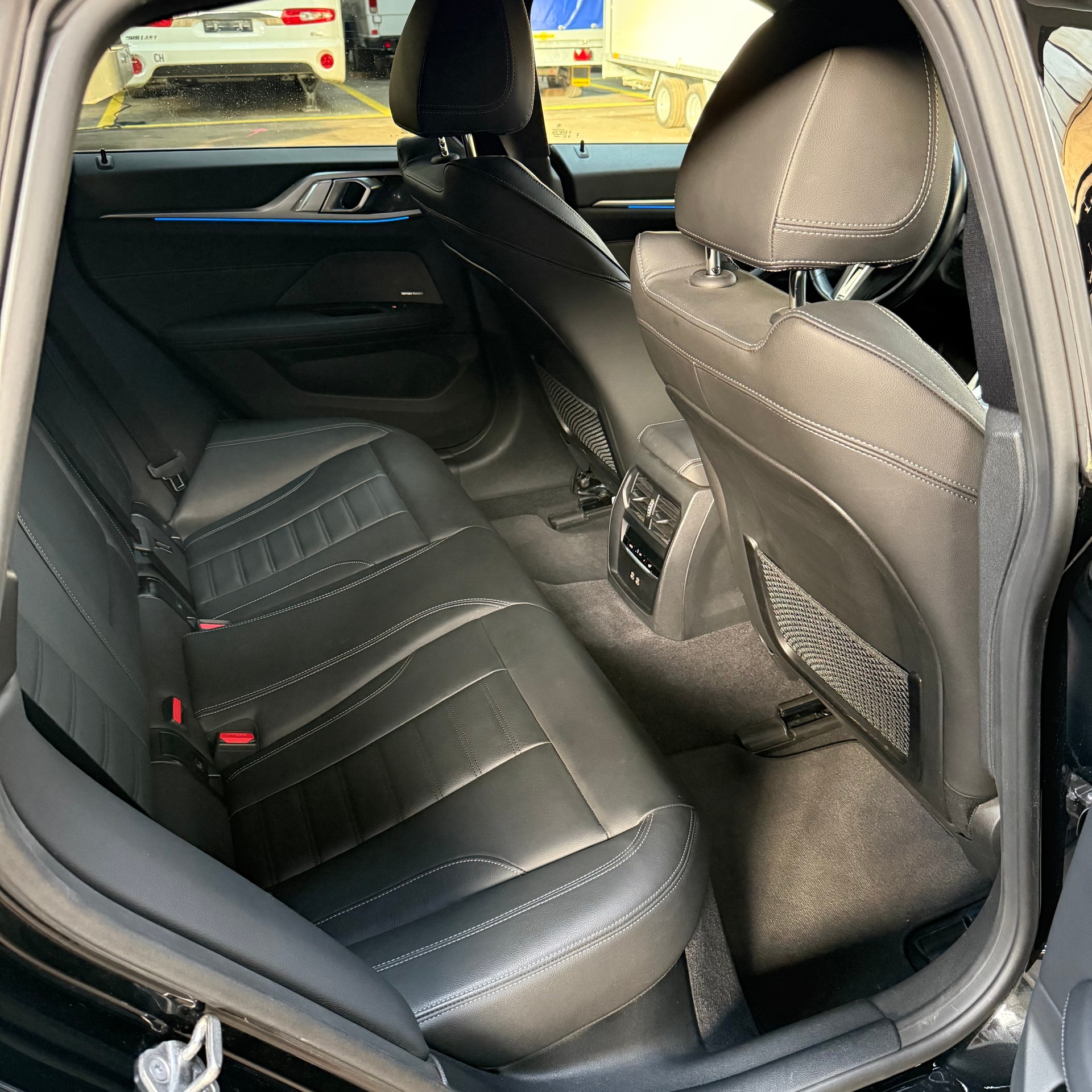 BMW i4 eDrive 40 M Sport Swiss-image-11