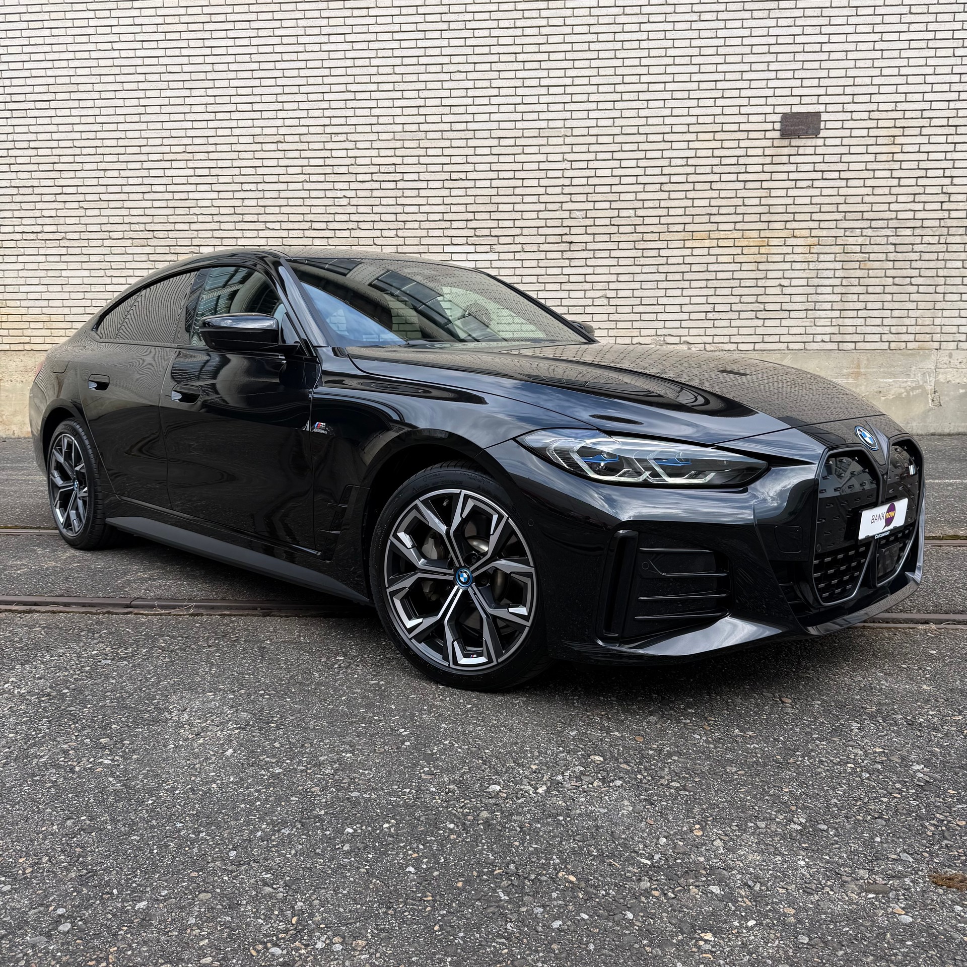 BMW i4 eDrive 40 M Sport Swiss-image-0