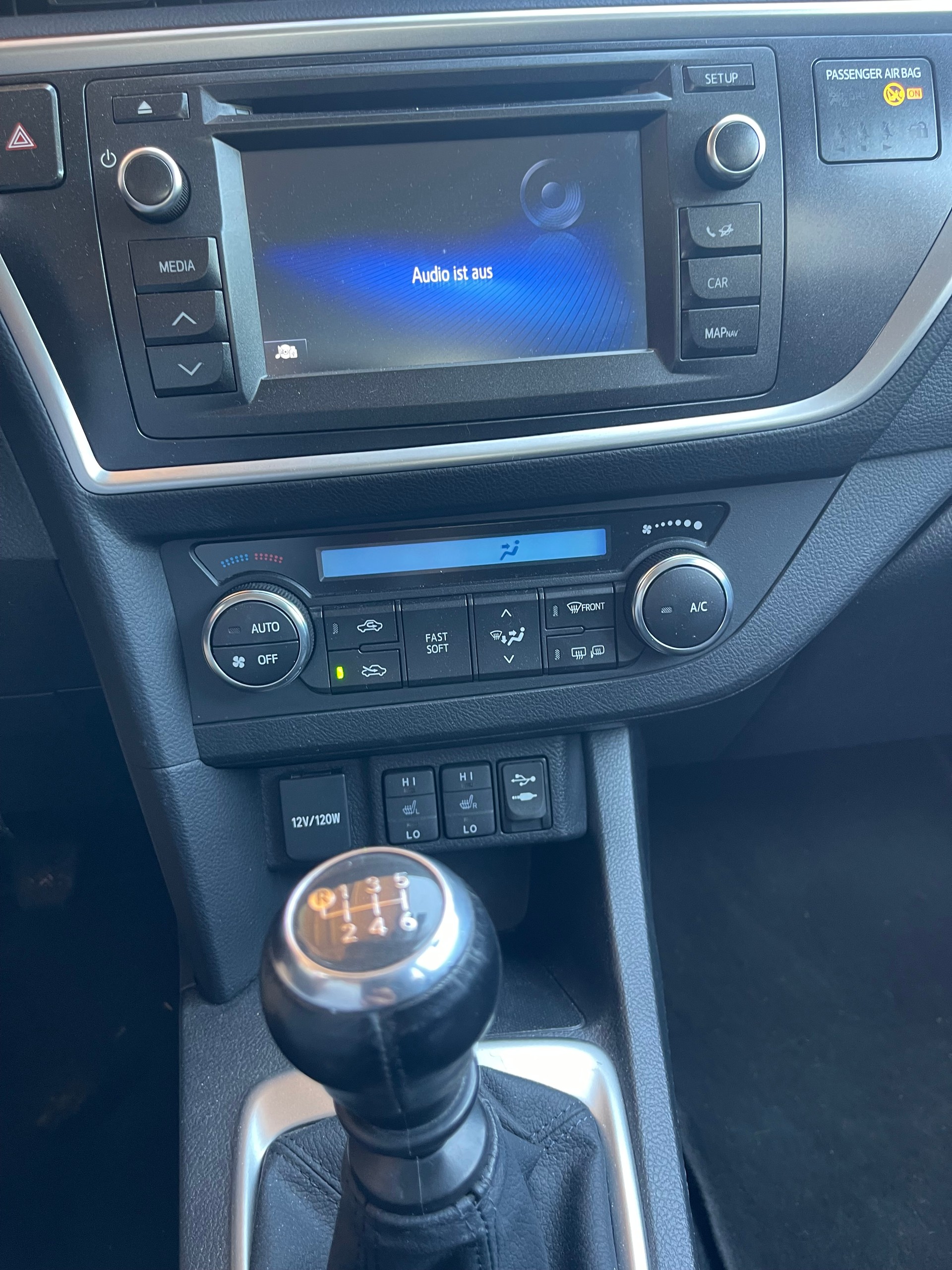 TOYOTA Auris 1.6 Trend-image-12