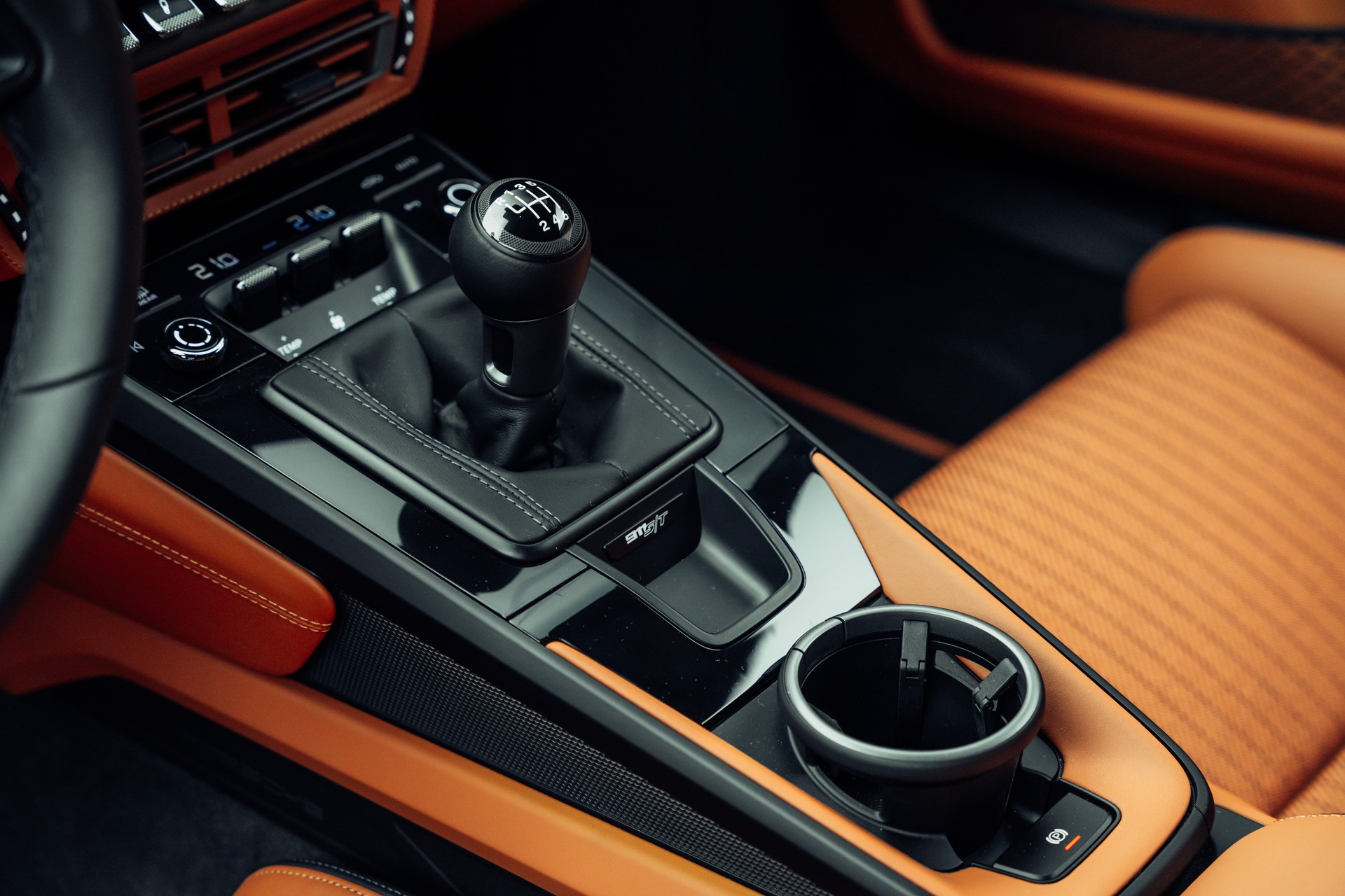 PORSCHE 911 S/T-image-13