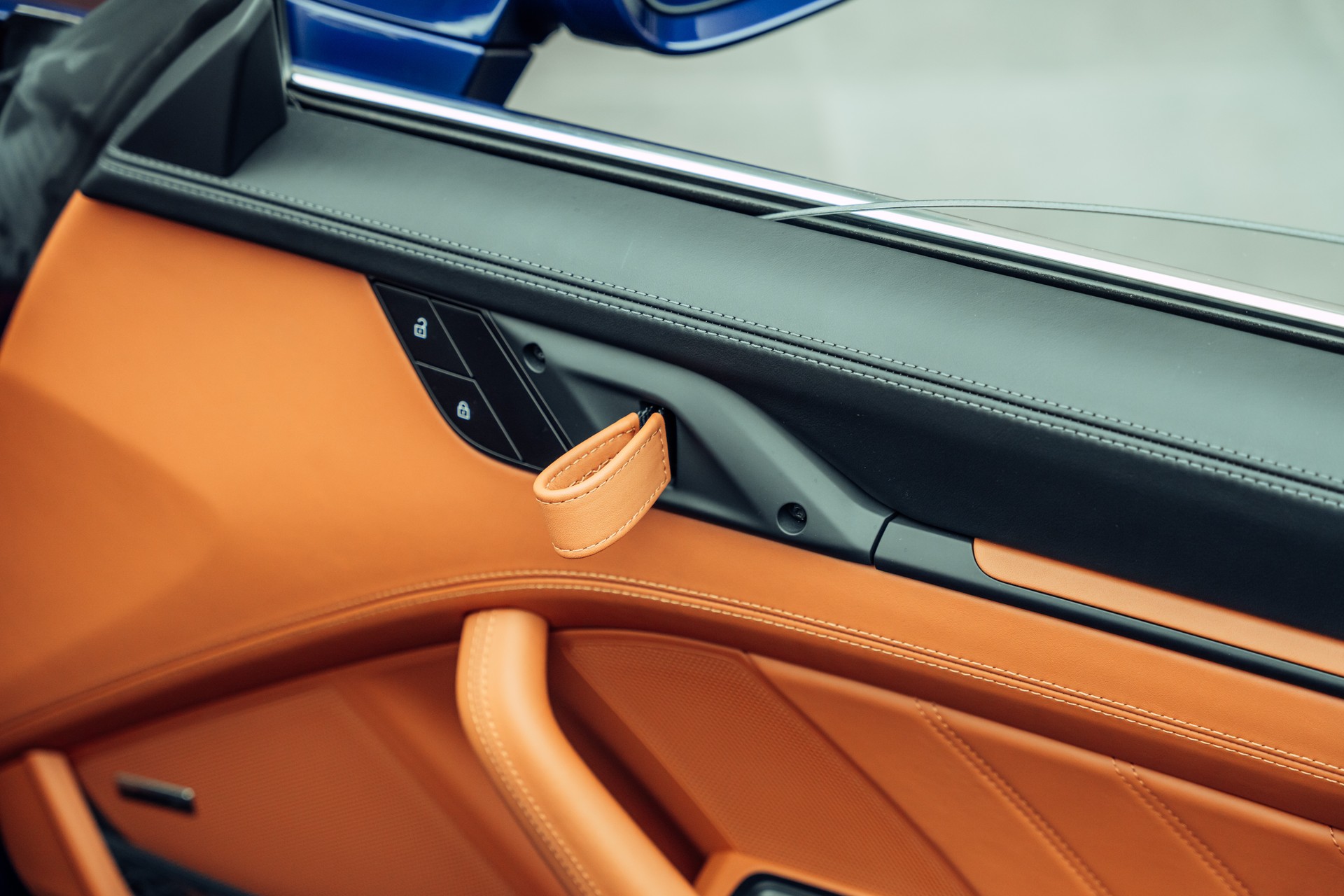 PORSCHE 911 S/T-image-16