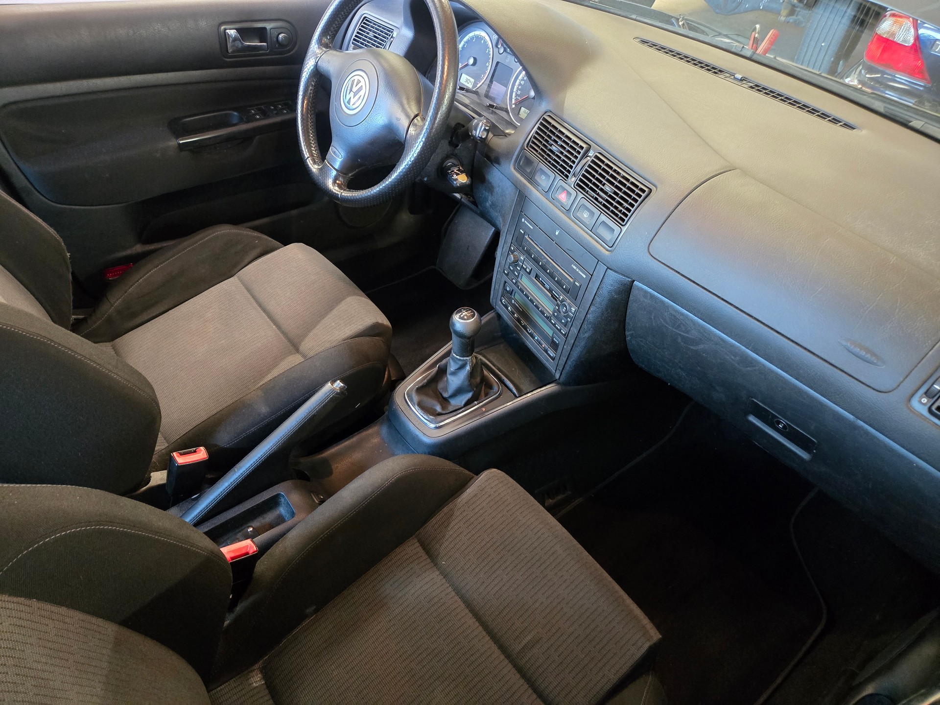 VW Golf 1.6 16V Pacific-image-11