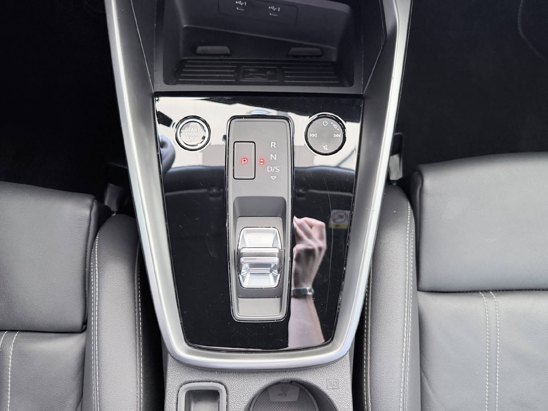 AUDI A3 Sportback 2.0 40 TFSI S Line quattro S-Tronic-image-9