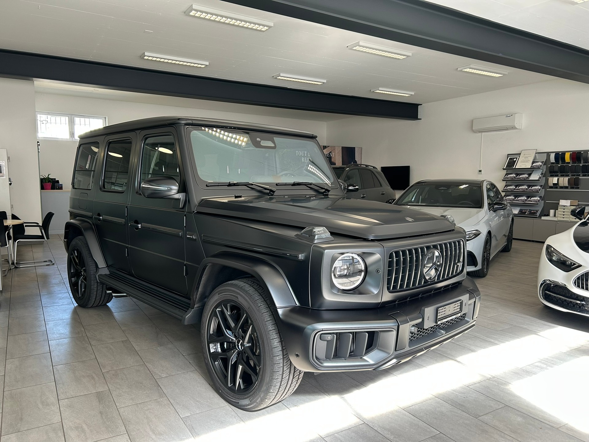 MERCEDES-BENZ G 63 AMG 9G-Tronic-image-2