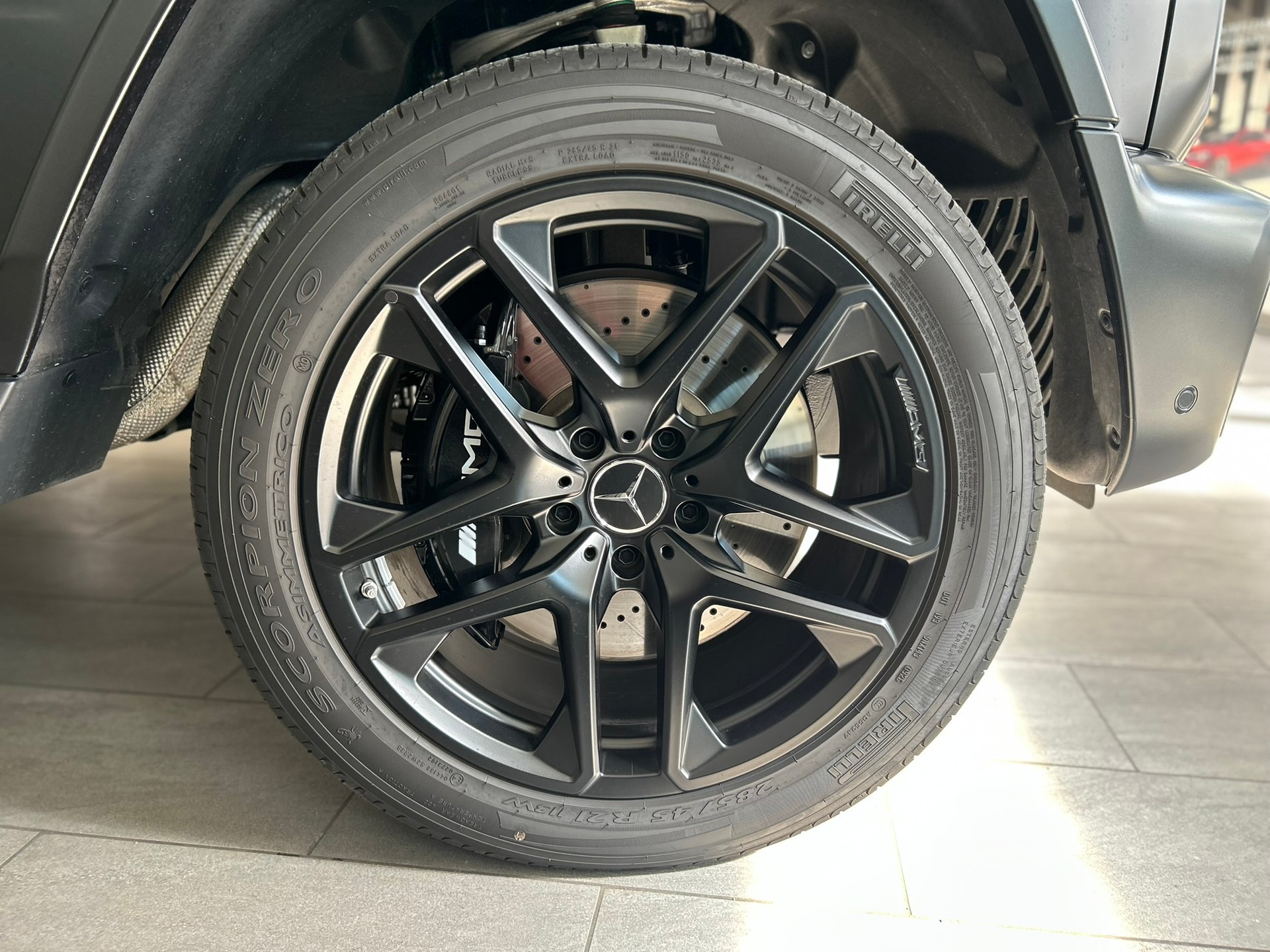 MERCEDES-BENZ G 63 AMG 9G-Tronic-image-24