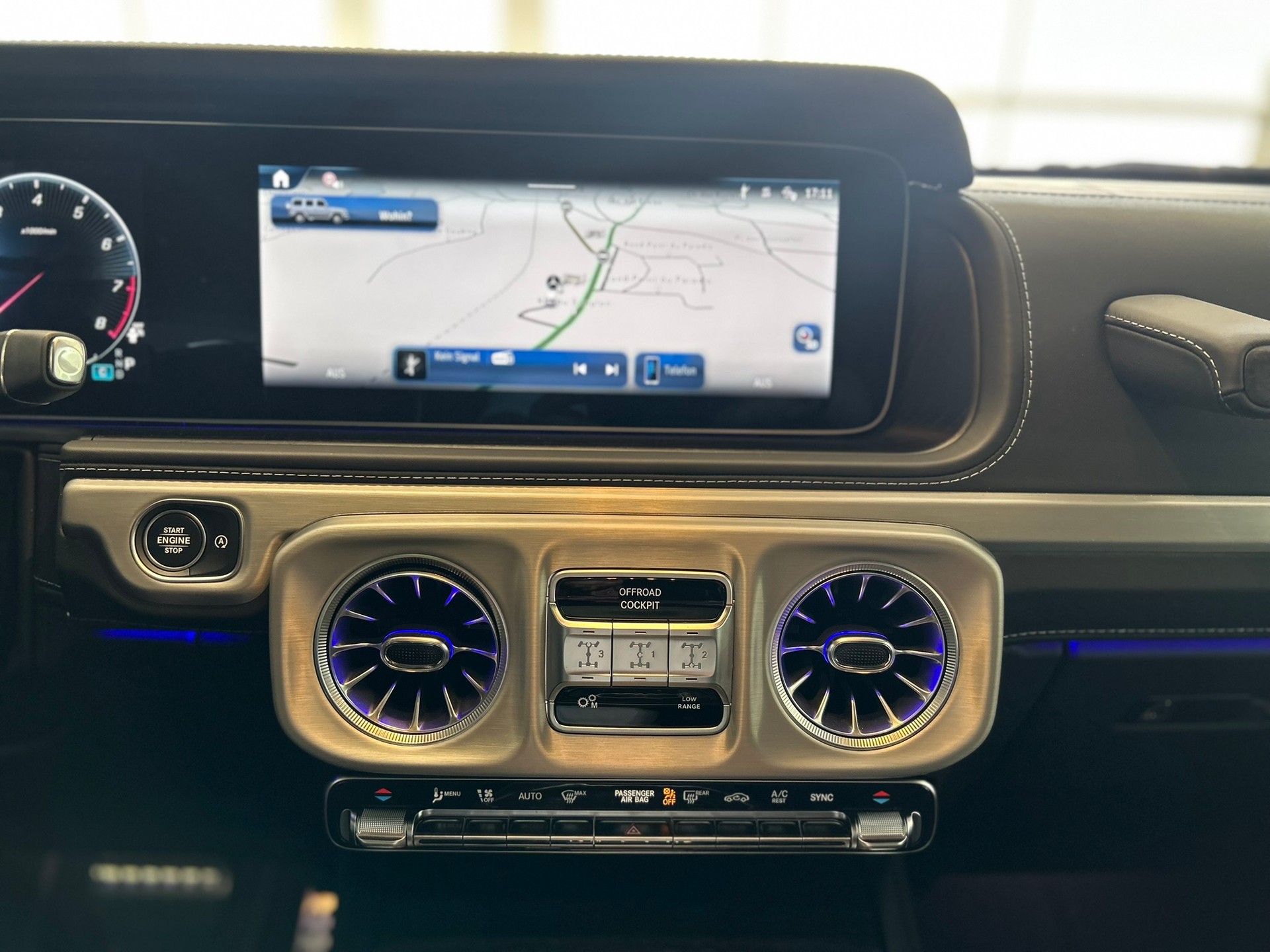 MERCEDES-BENZ G 63 AMG 9G-Tronic-image-17