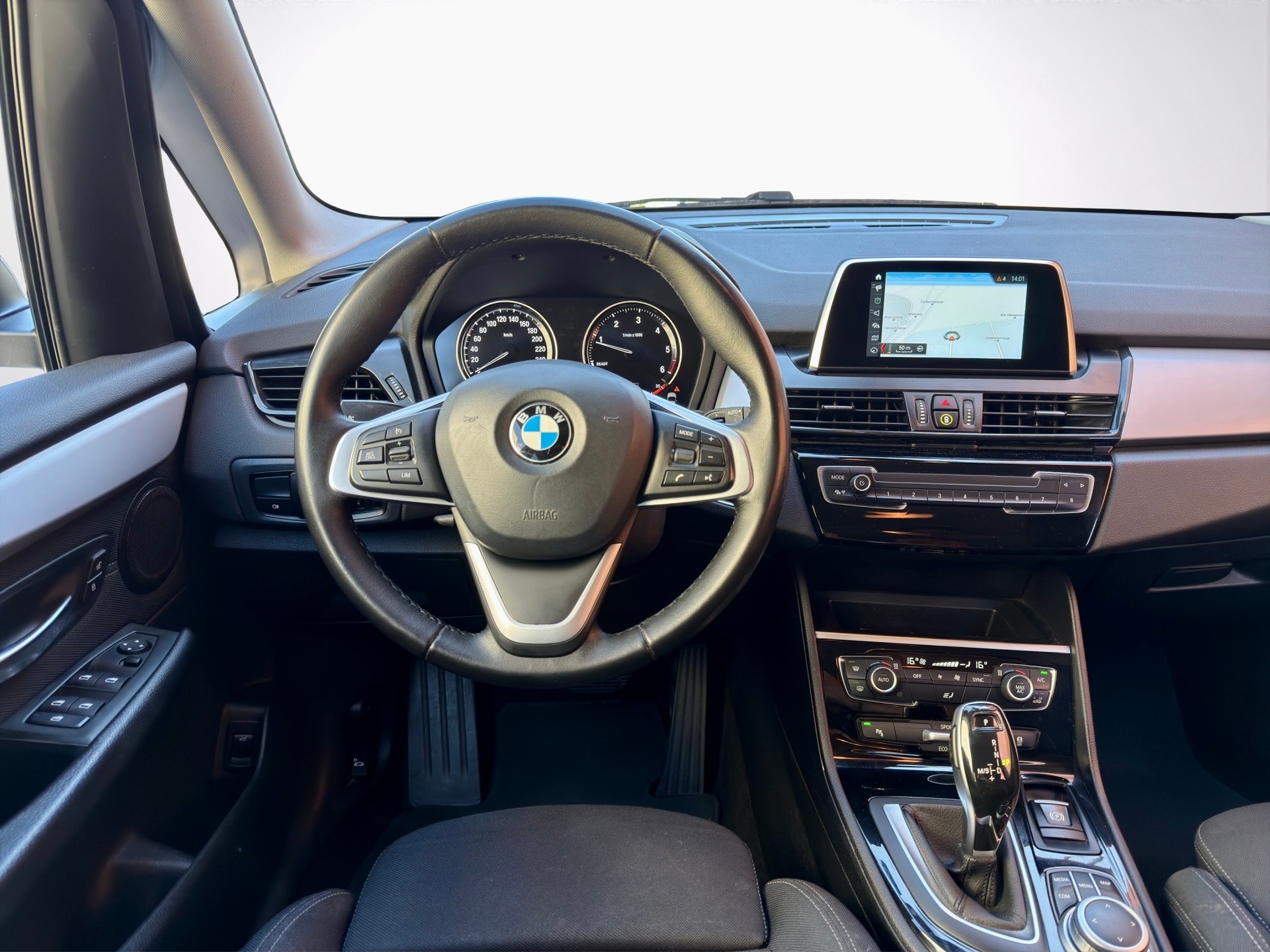 BMW 218d xDrive Active Tourer Steptronic-image-12
