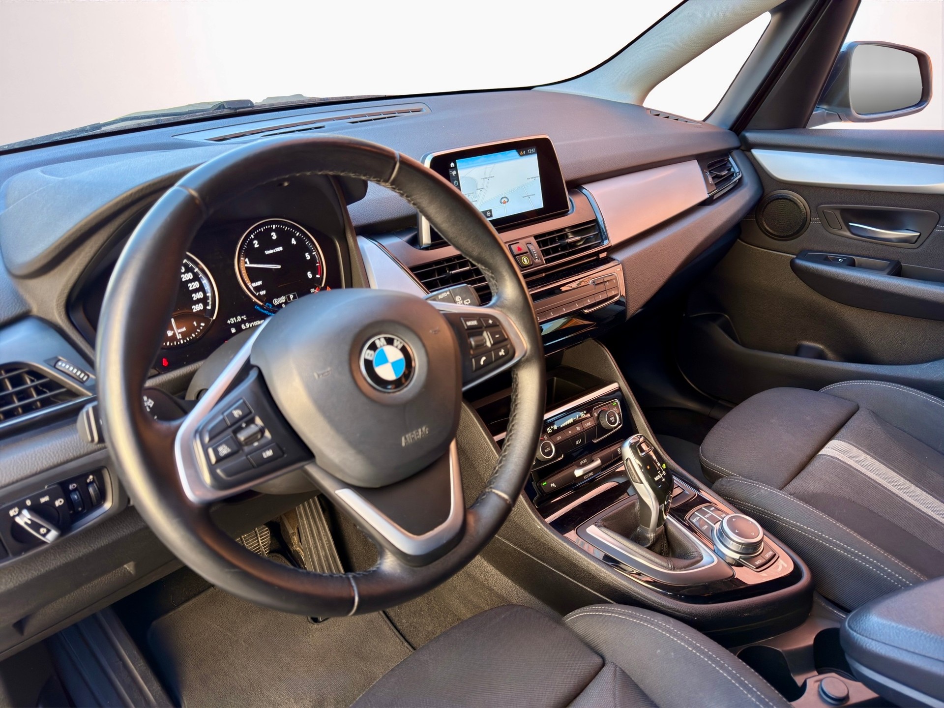 BMW 218d xDrive Active Tourer Steptronic-image-10