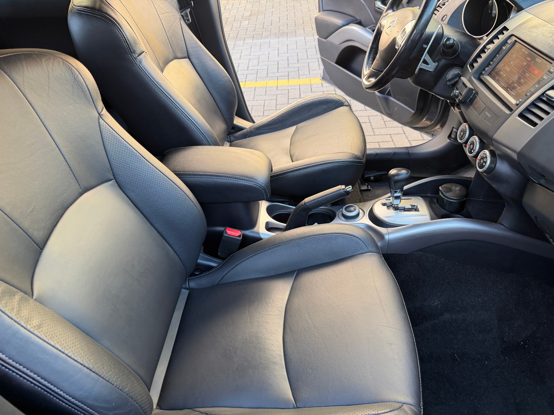 CITROEN C-Crosser 2.4 Exclusive CVT-image-5