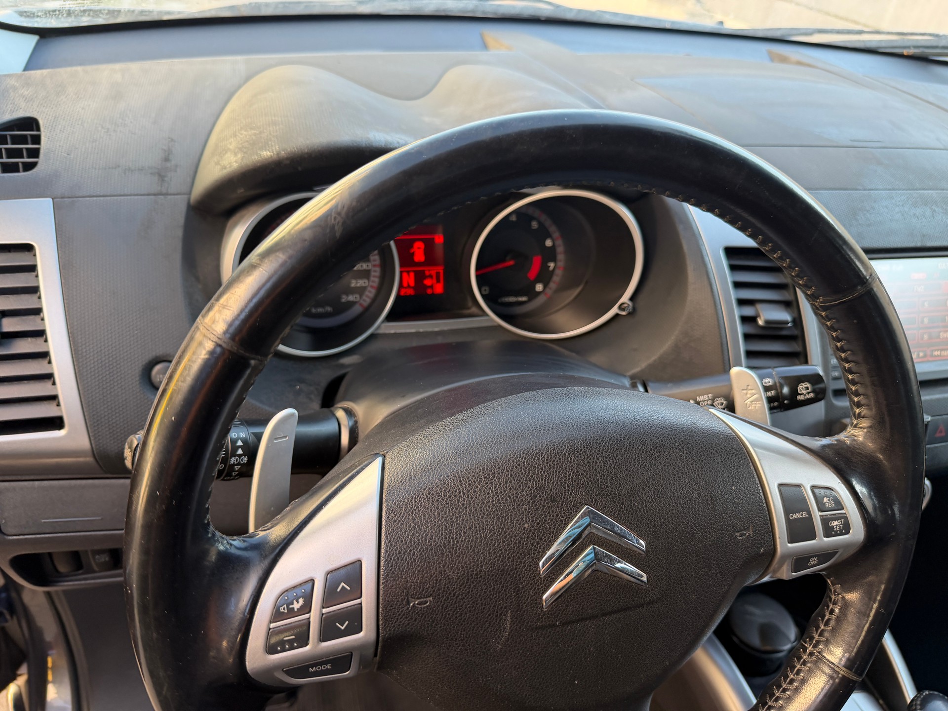 CITROEN C-Crosser 2.4 Exclusive CVT-image-8