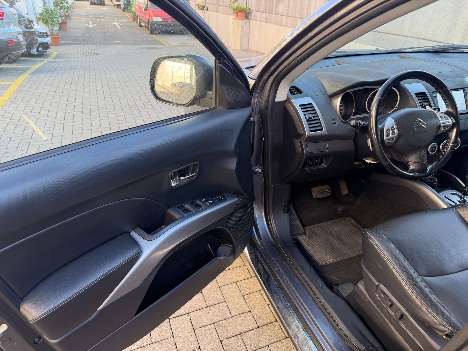 CITROEN C-Crosser 2.4 Exclusive CVT-image-13