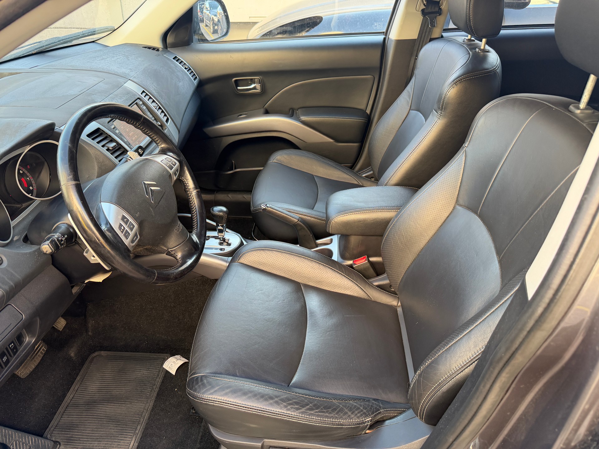 CITROEN C-Crosser 2.4 Exclusive CVT-image-11