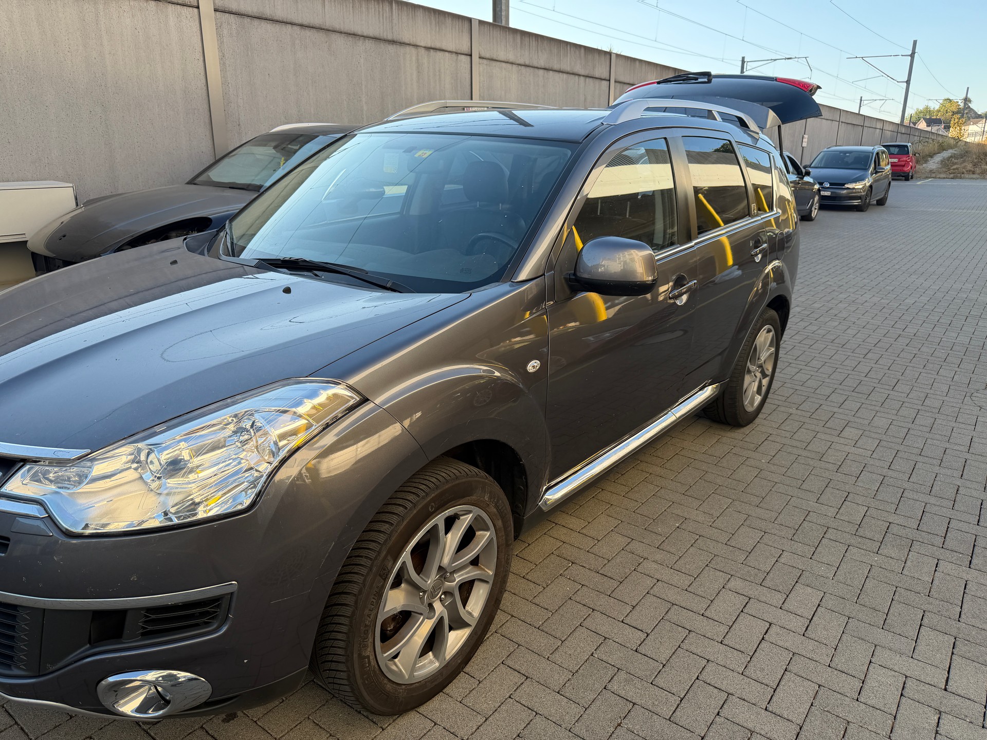 CITROEN C-Crosser 2.4 Exclusive CVT-image-19