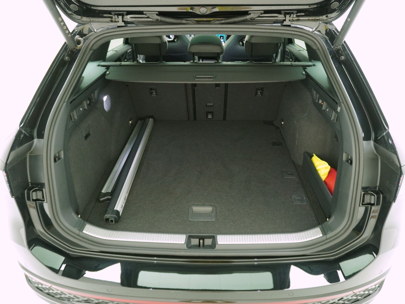 VW Passat Variant 2.0 TSI DSG R-Line 4Motion **VW Werksgarantie bis 10/2030**-image-12
