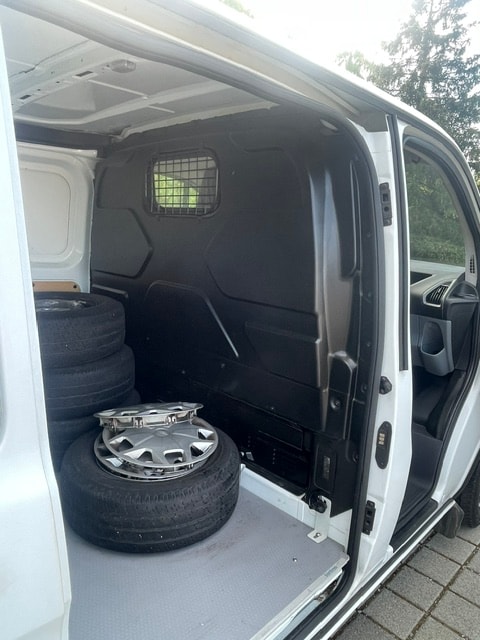 FORD Transit Custom Van 250 L1H1 Ambiente-image-19