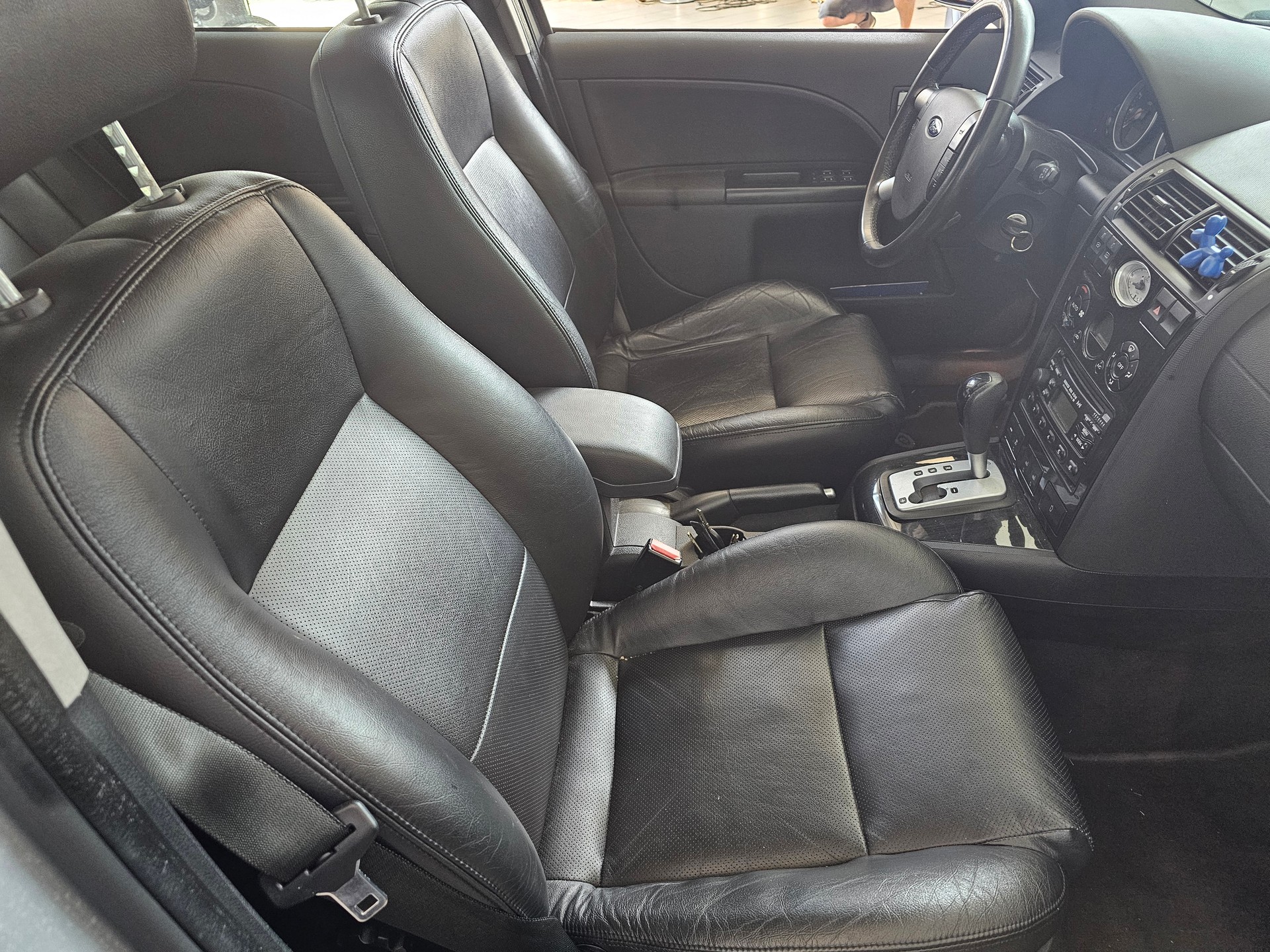 FORD Mondeo 2.5i V6 Executive-image-4