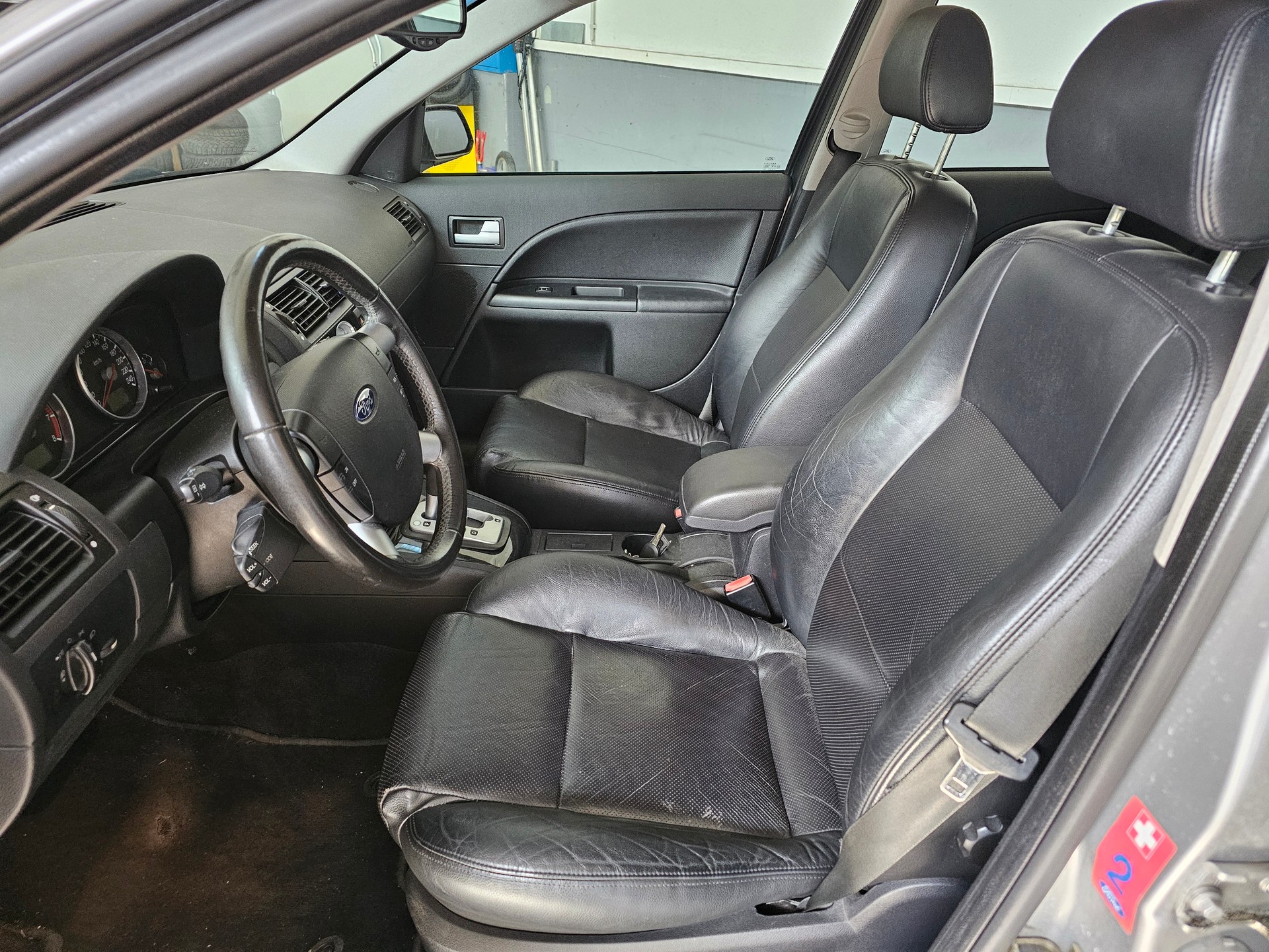 FORD Mondeo 2.5i V6 Executive-image-3