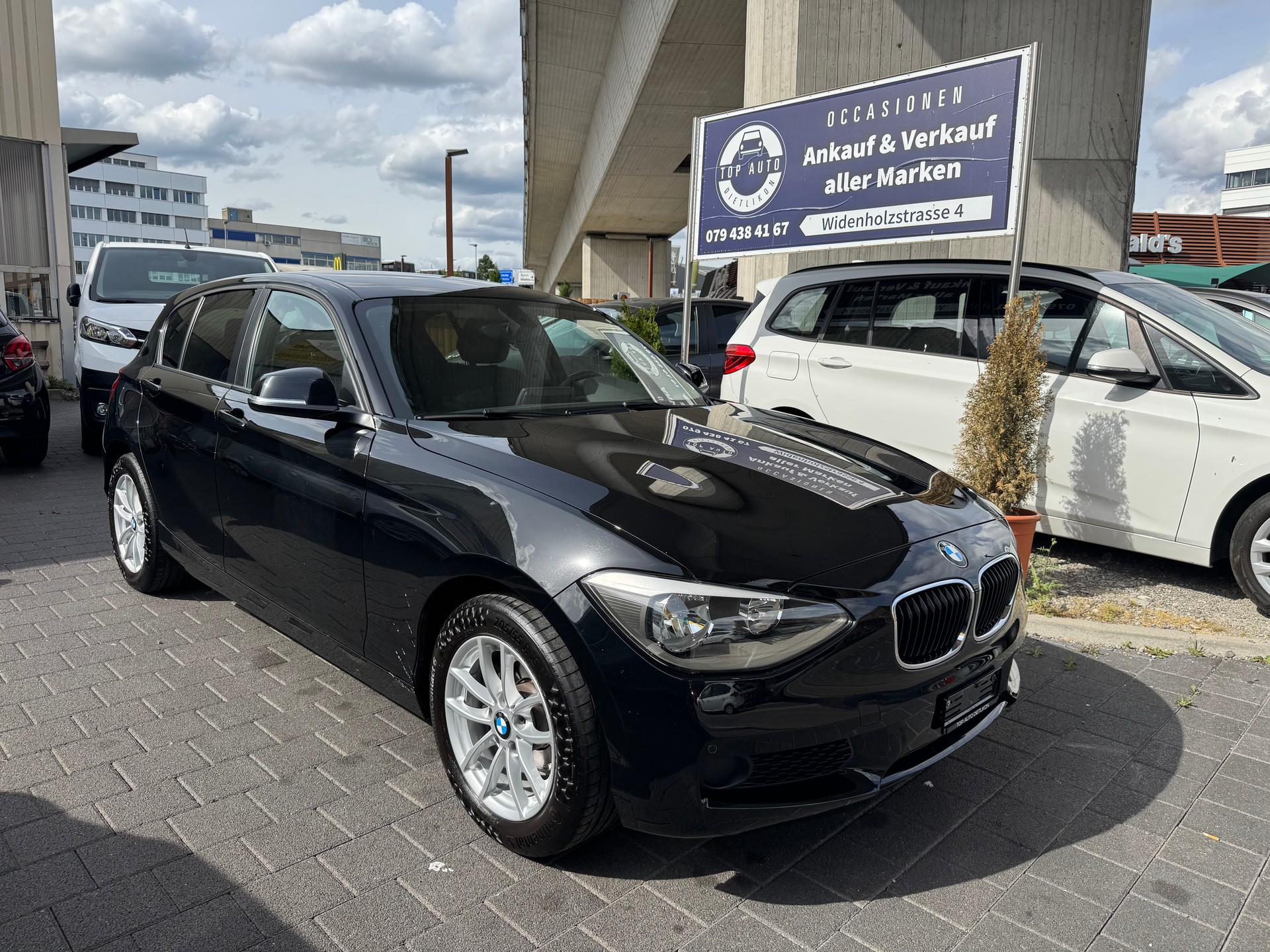 BMW 114i Business-image-0