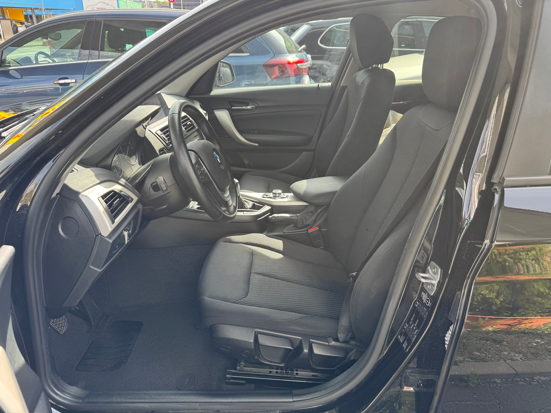 BMW 114i Business-image-4