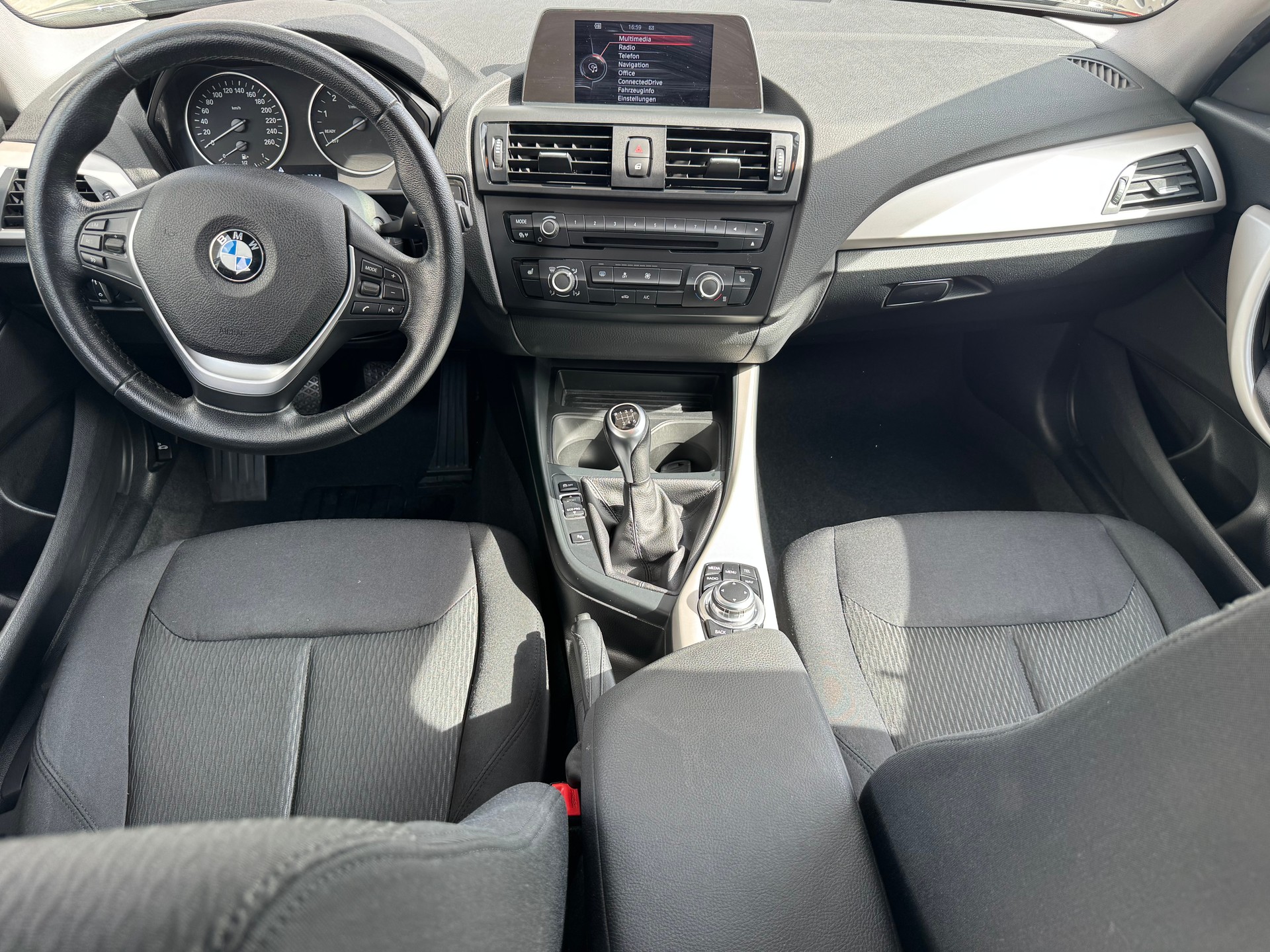 BMW 114i Business-image-6
