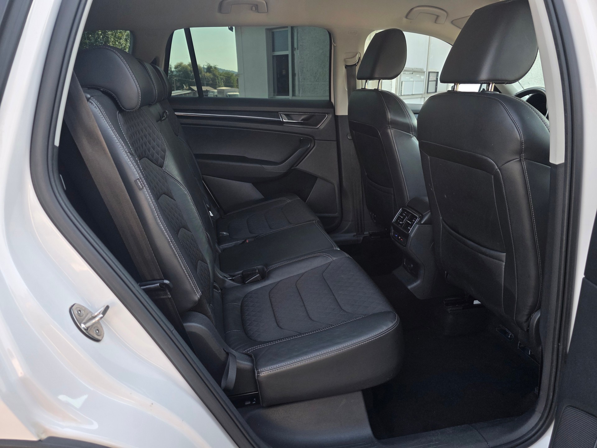 SKODA Kodiaq 2.0 TDI SCR Style 4x4 DSG * CH-Fahrzeug * Ab Service inkl. Zahnriemen + WP * Frisch ab MFK *-image-22