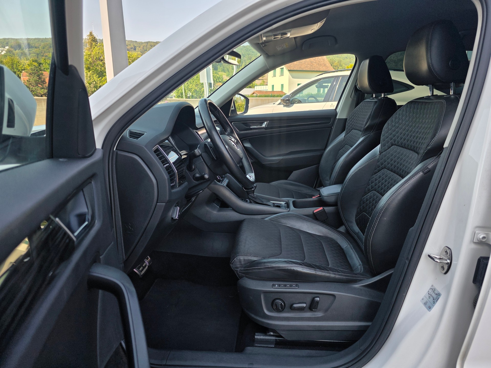 SKODA Kodiaq 2.0 TDI SCR Style 4x4 DSG * CH-Fahrzeug * Ab Service inkl. Zahnriemen + WP * Frisch ab MFK *-image-7