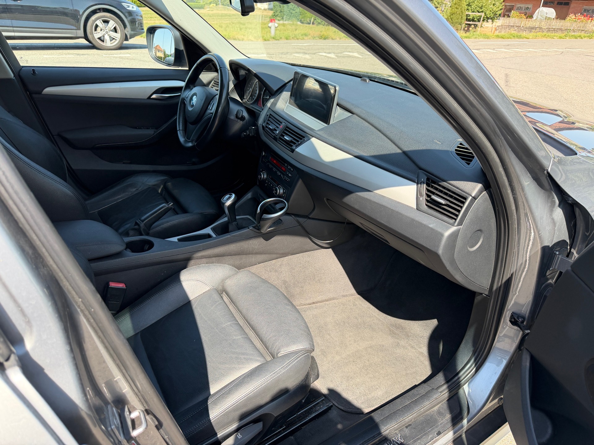 BMW X1 sDrive 18i-image-9