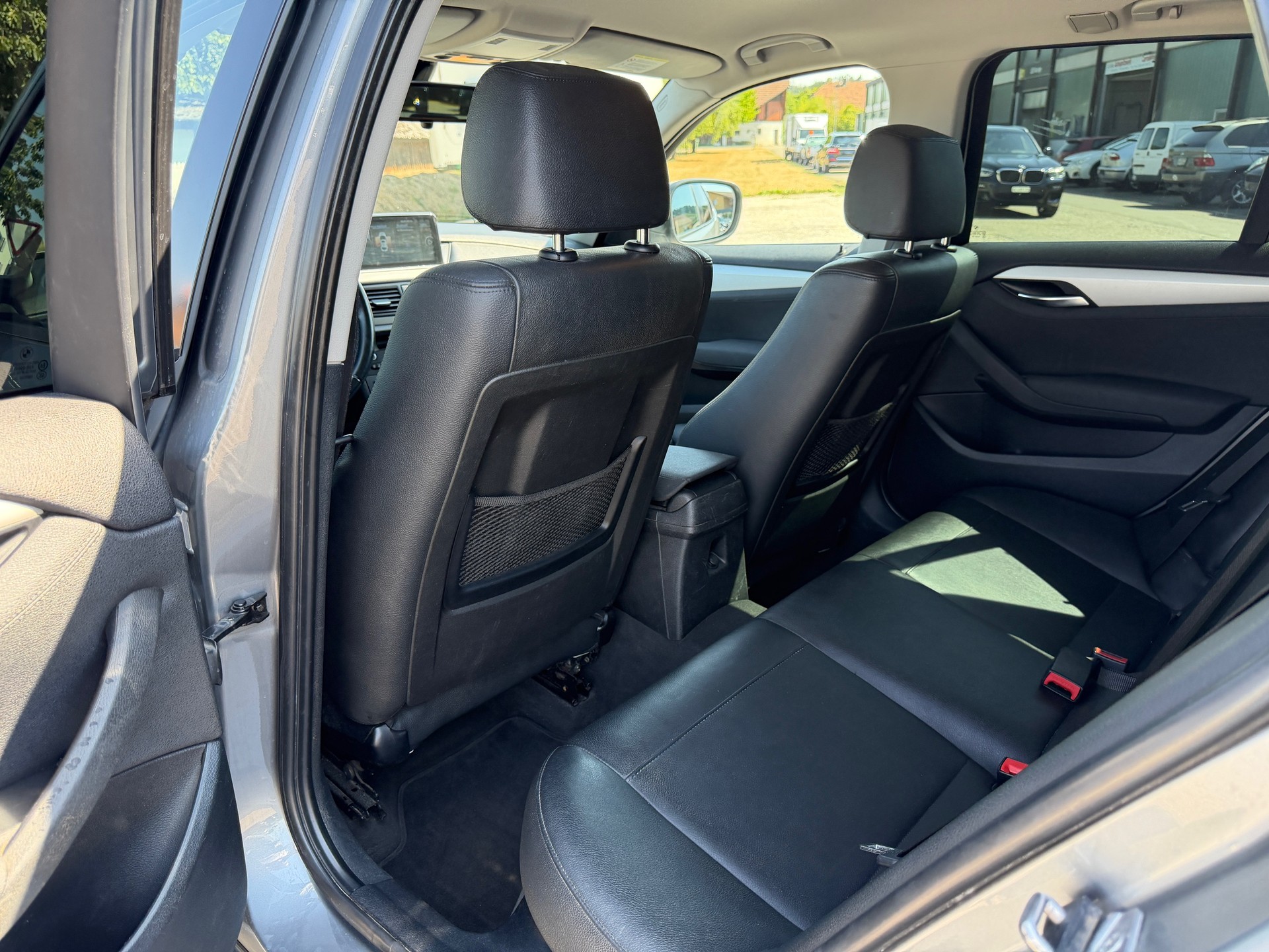 BMW X1 sDrive 18i-image-8