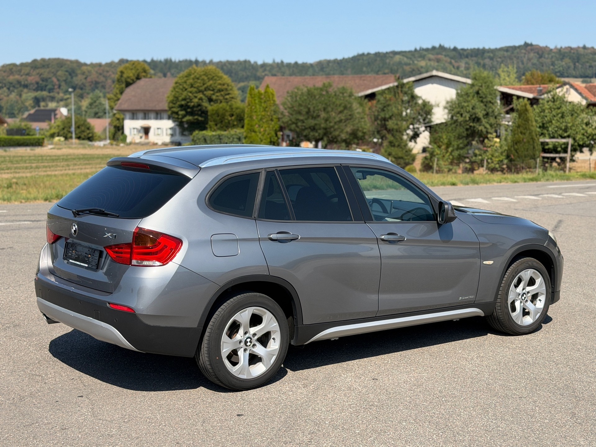 BMW X1 sDrive 18i-image-11