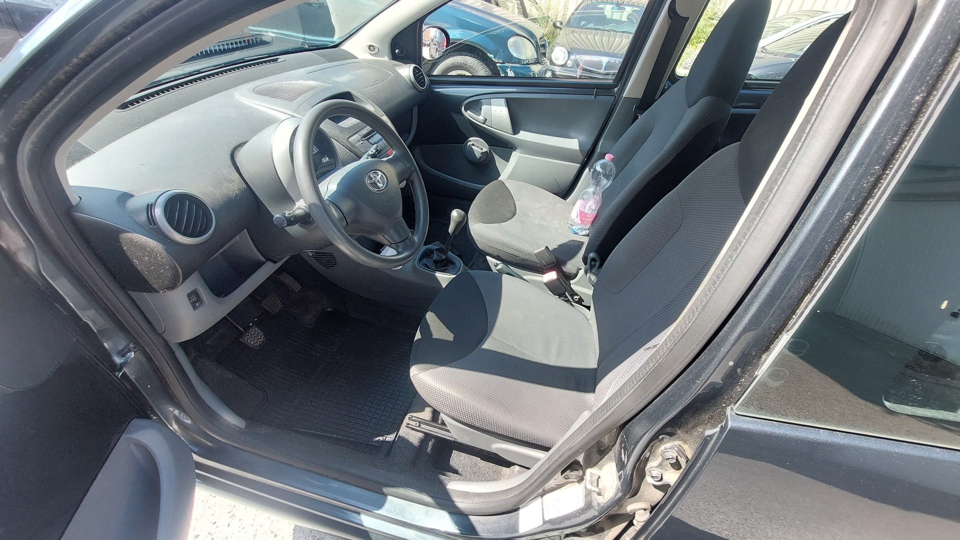 TOYOTA Aygo 1.0 Linea Sol-image-4