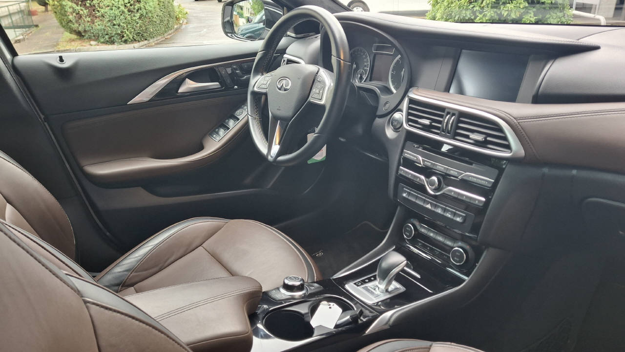 INFINITI QX30 2.2d Premium Tech DCT AWD-image-6