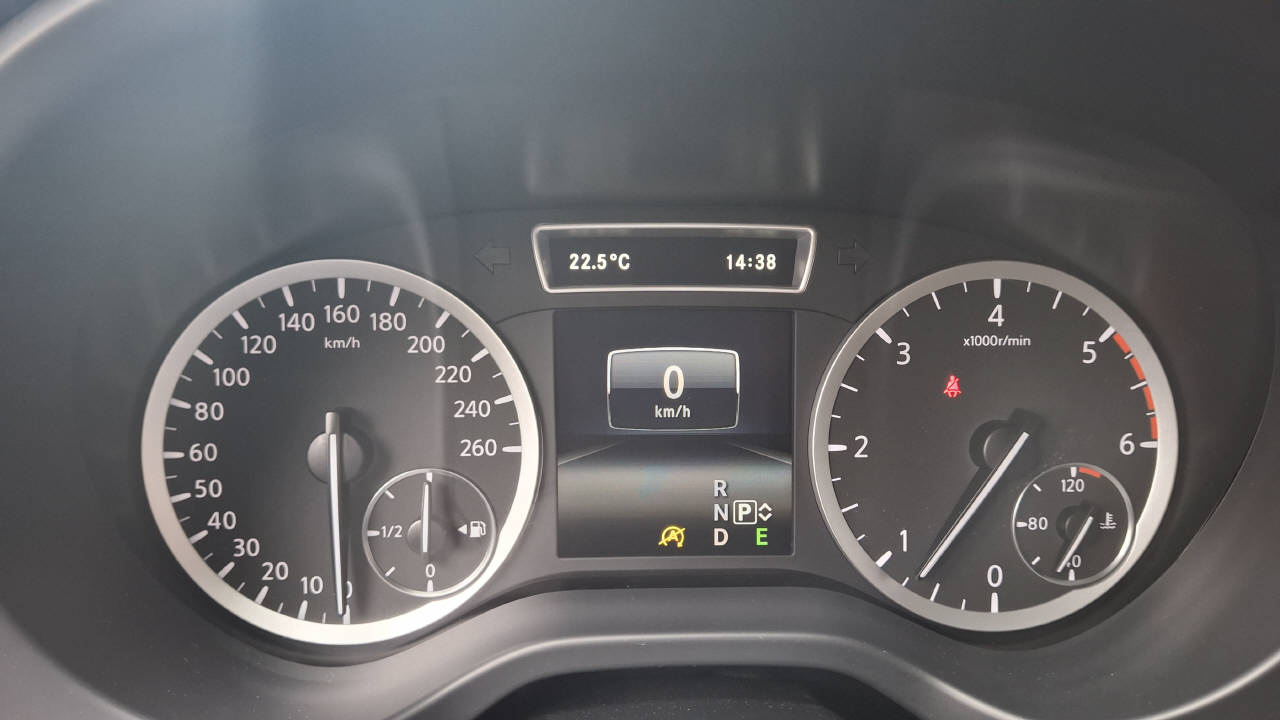INFINITI QX30 2.2d Premium Tech DCT AWD-image-11