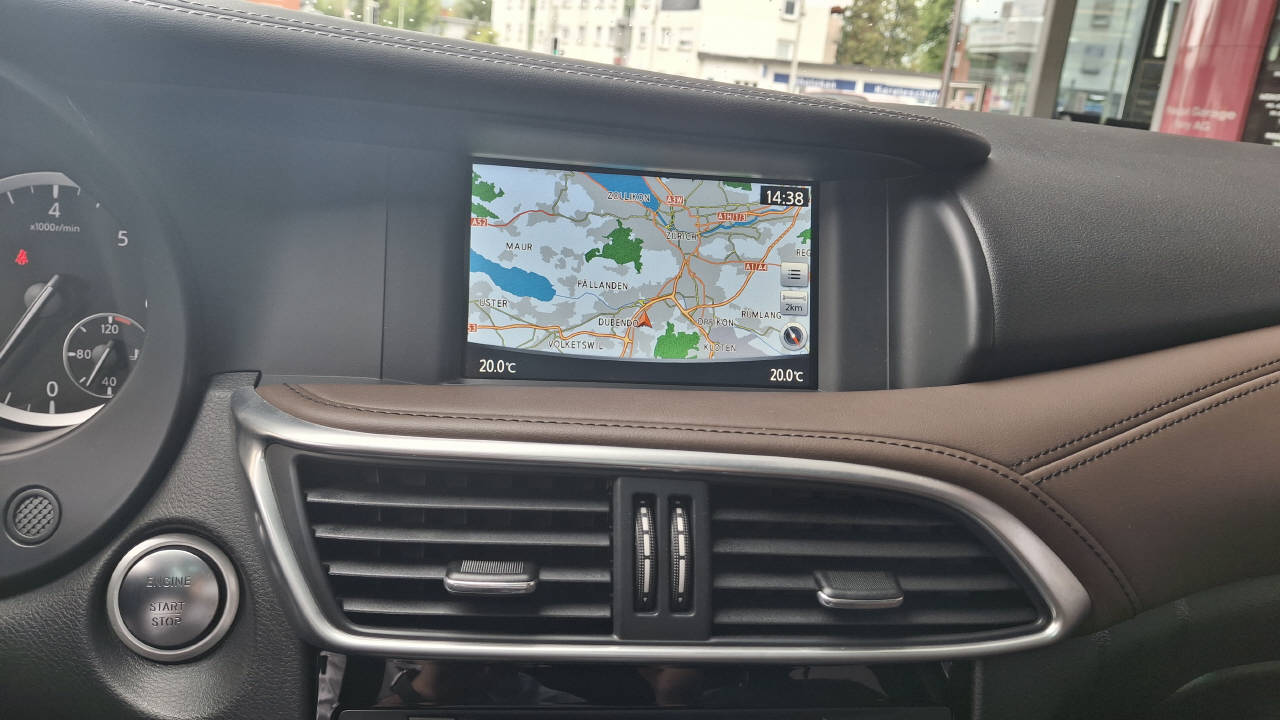 INFINITI QX30 2.2d Premium Tech DCT AWD-image-12