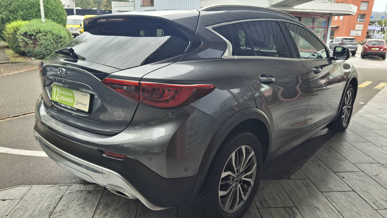 INFINITI QX30 2.2d Premium Tech DCT AWD-image-3