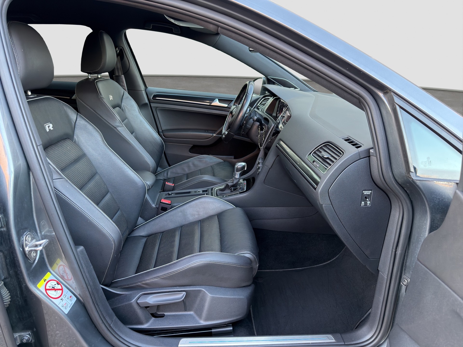 VW Golf 2.0 TSI R 4Motion DSG-image-12