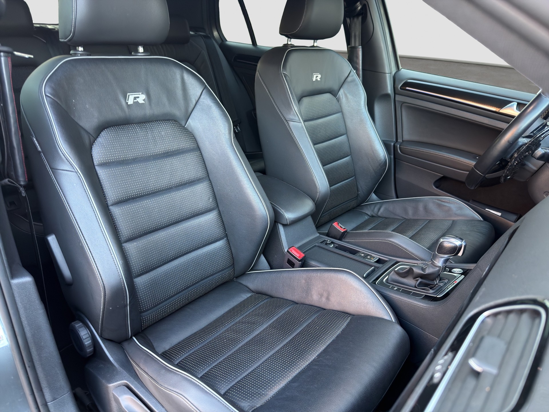 VW Golf 2.0 TSI R 4Motion DSG-image-14