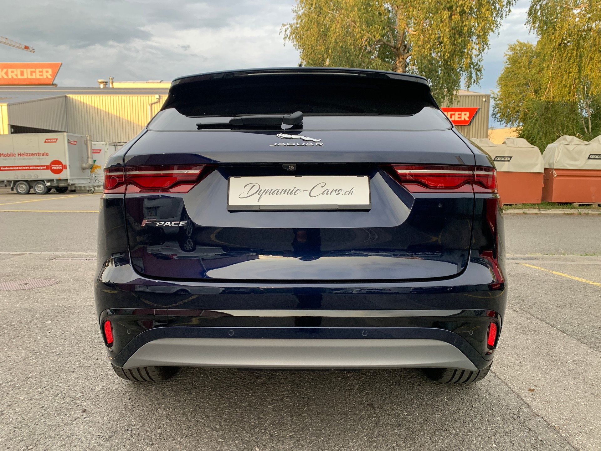 JAGUAR F-Pace 2.0 P250 R-Dynamic HSE AWD-image-4