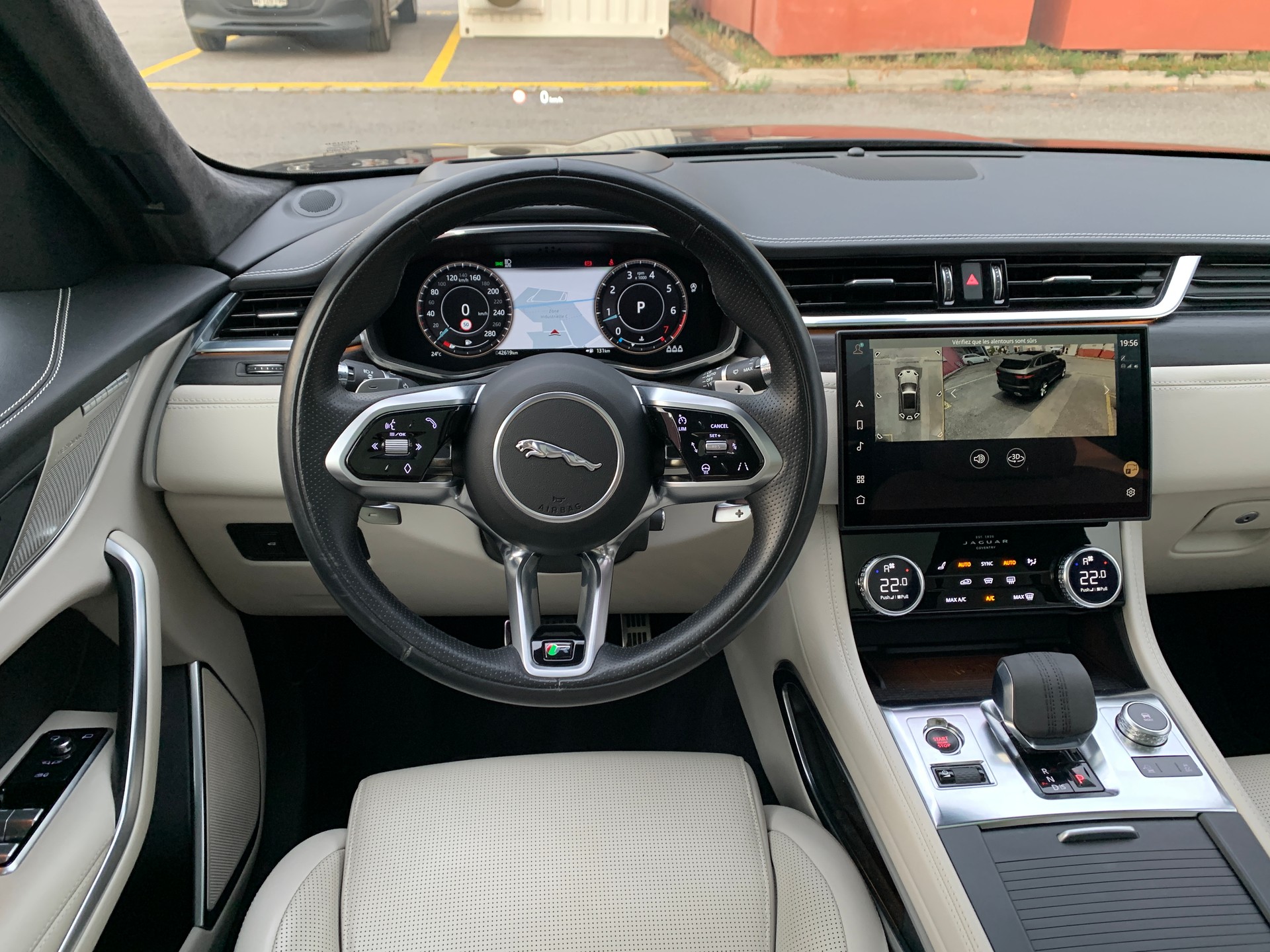 JAGUAR F-Pace 2.0 P250 R-Dynamic HSE AWD-image-8